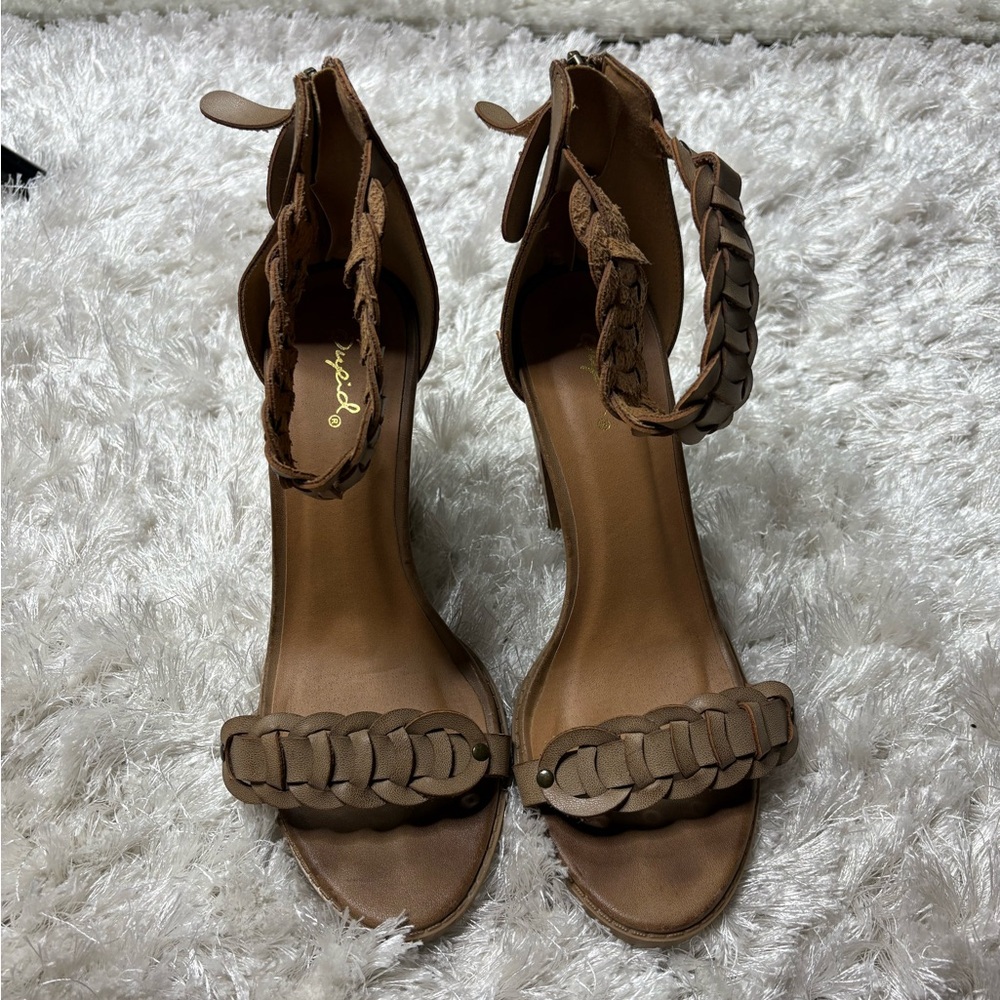 Block Heels - Picture 7 of 9